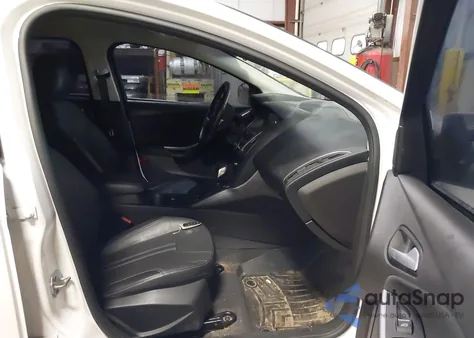 2014 Ford Focus Titanium from USA, damaged, VIN 1FADP3N27EL226654